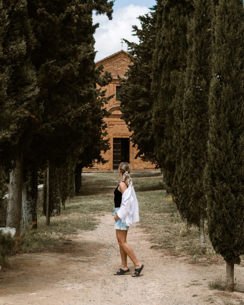 Alley leading to the chapel in Pienza, Tuscany