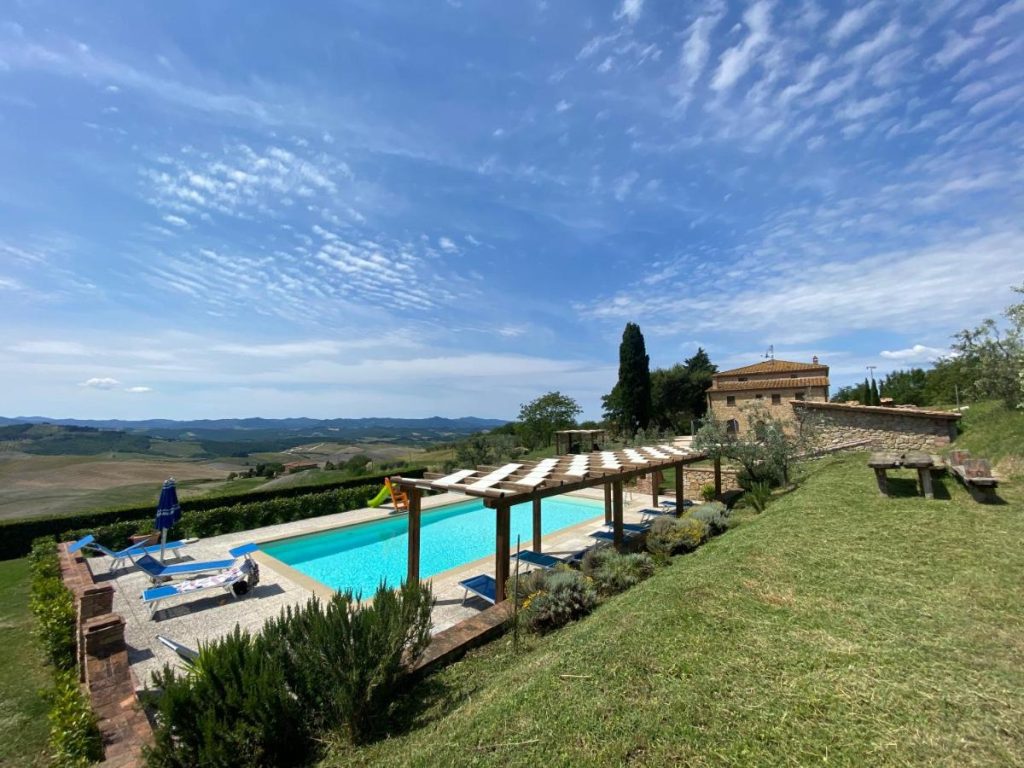 The pool area in Agriturismo Casallario