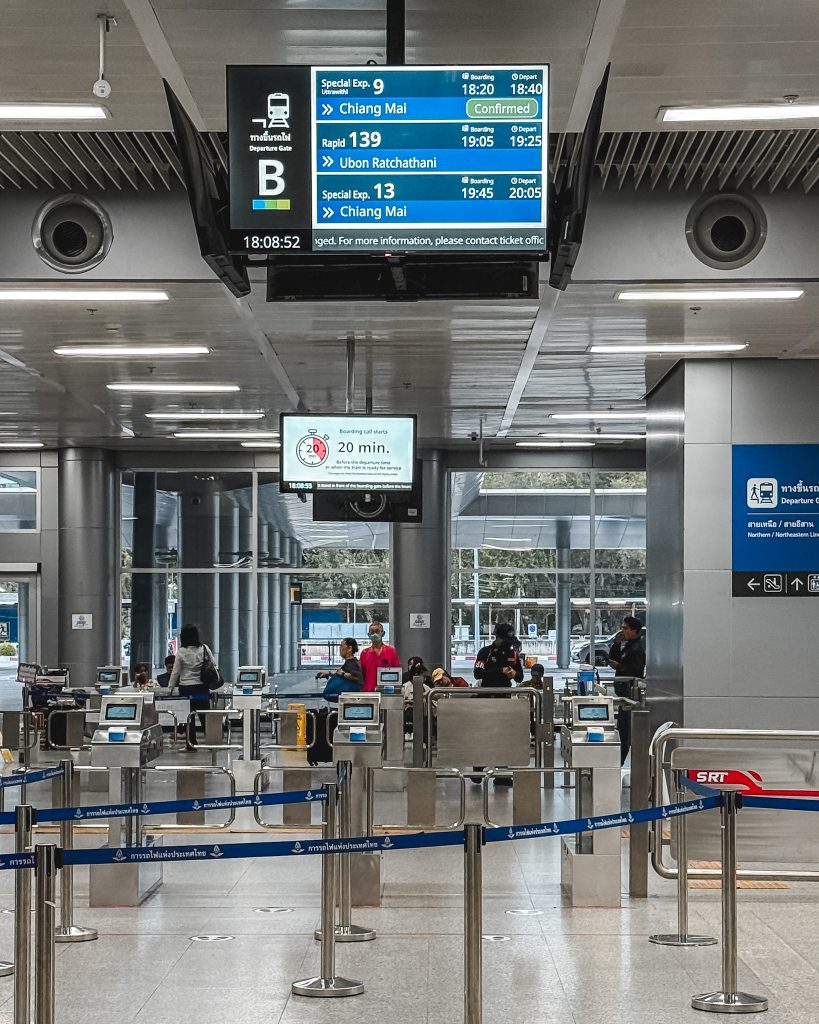 Krung Thep Aphiwat Station Gate B