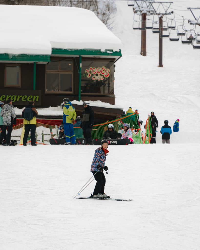 Skiing in Evergreen Ski School in Hakuba