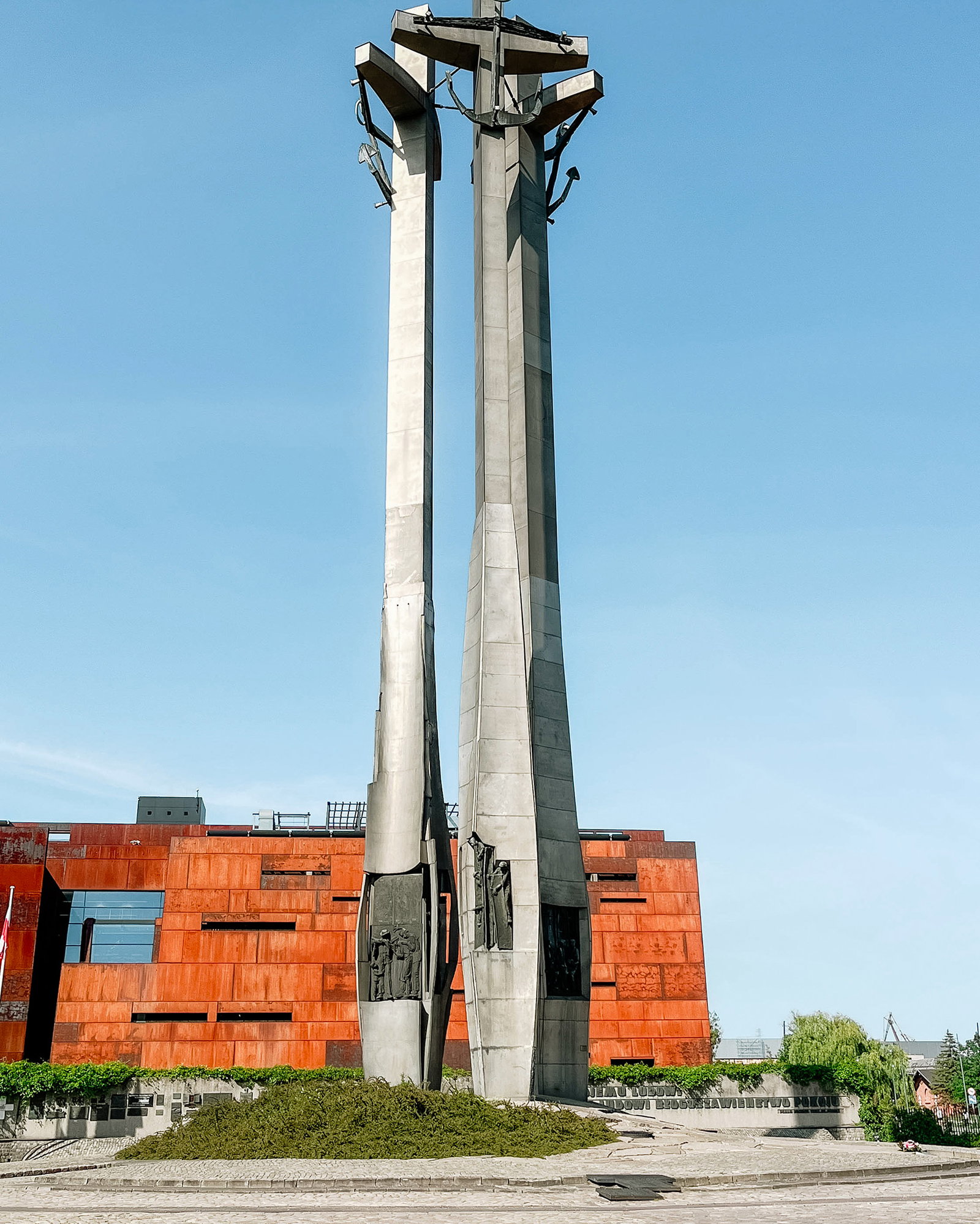 3 crosses in front of European Solidarity Centre