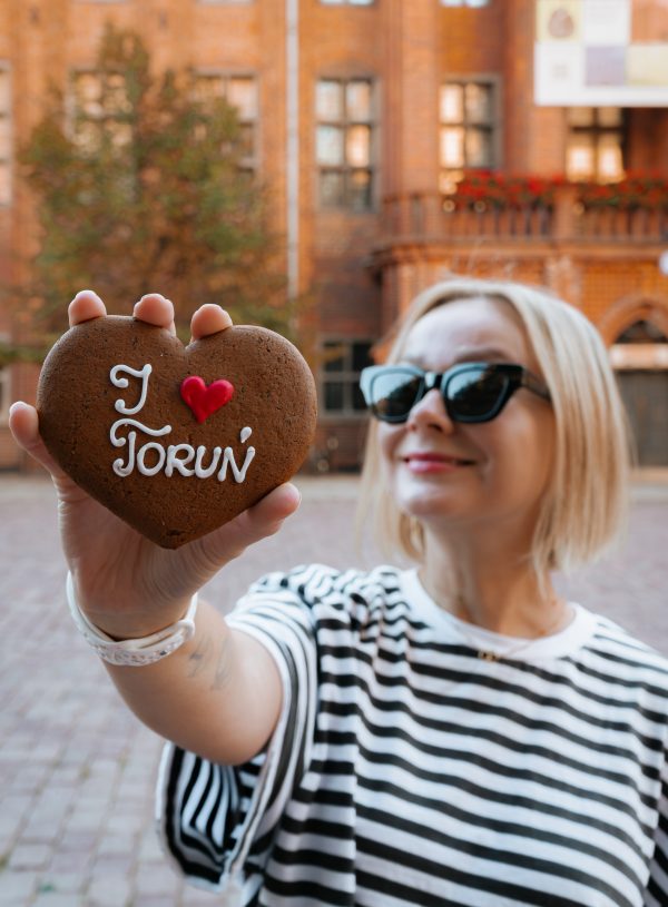 Aga on the run with "I love Torun" gingerbread