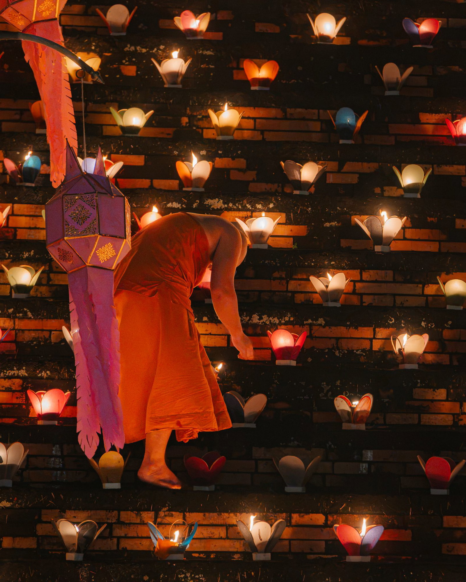 Monks during Yi Peng in Wat Chedi Luang